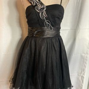 Teeze Me size 5 pre loved